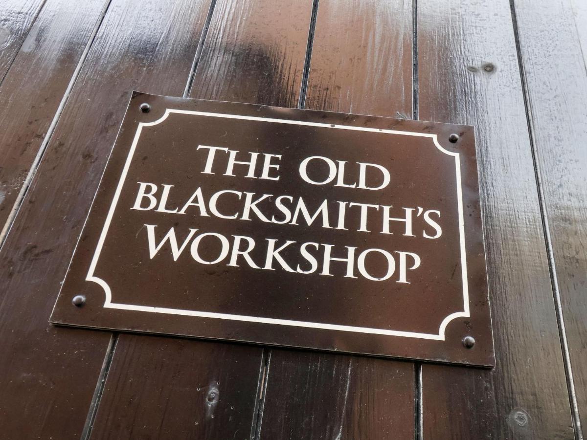 The Old Blacksmith'S Workshop 惠特比 外观 照片